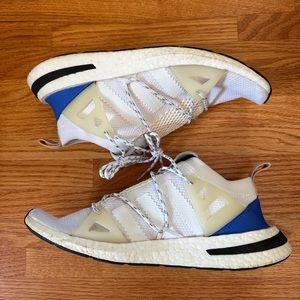 Adidas Arkyn Sneaker. Women’s size 9